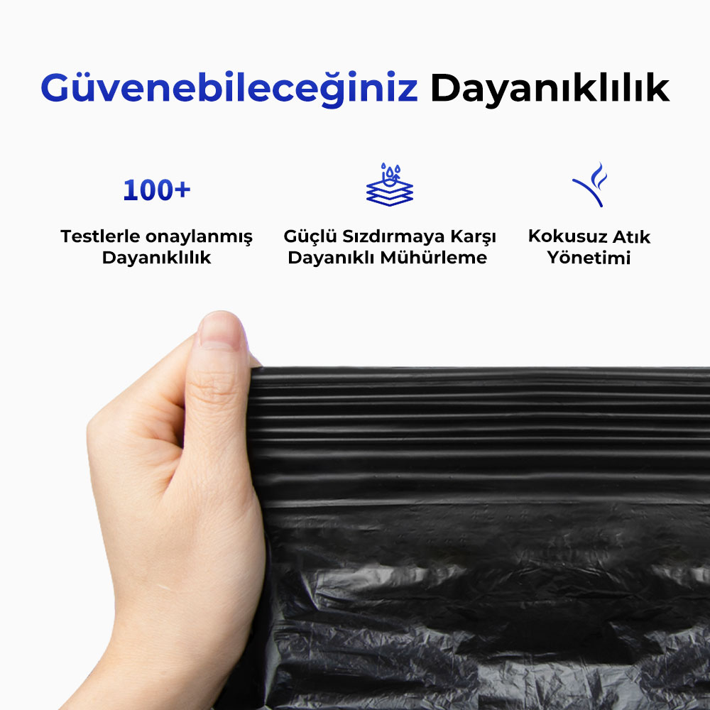 Dayanıklılık ve koku kontrolü hakkında metin içeren siyah çöp torbası tutan el.