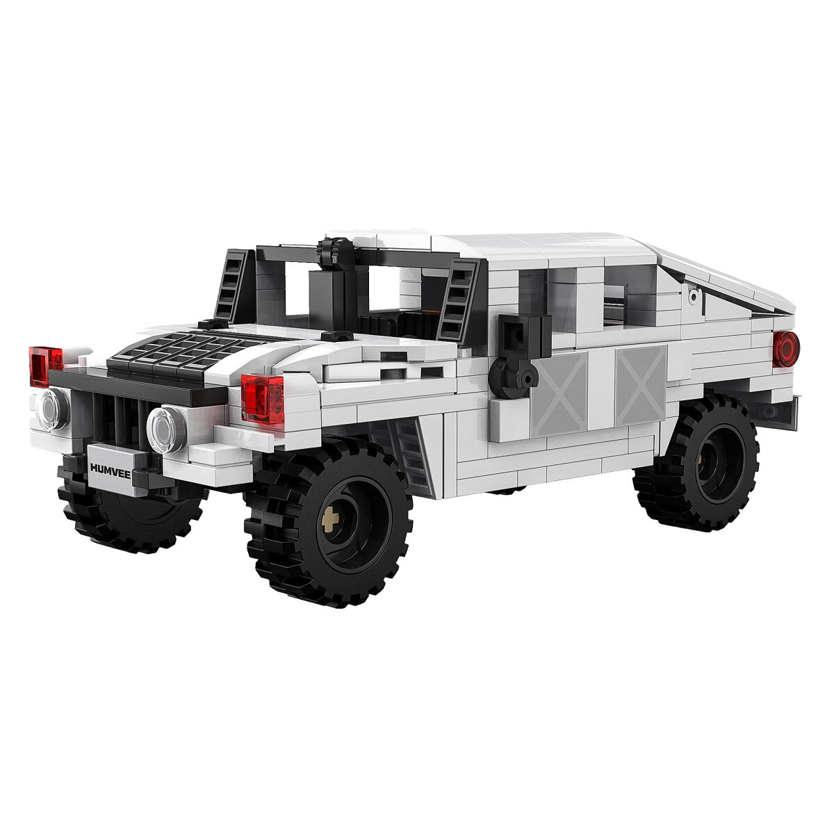 Fehér és fekete építőkockákból készült játék Humvee fehér háttéren.