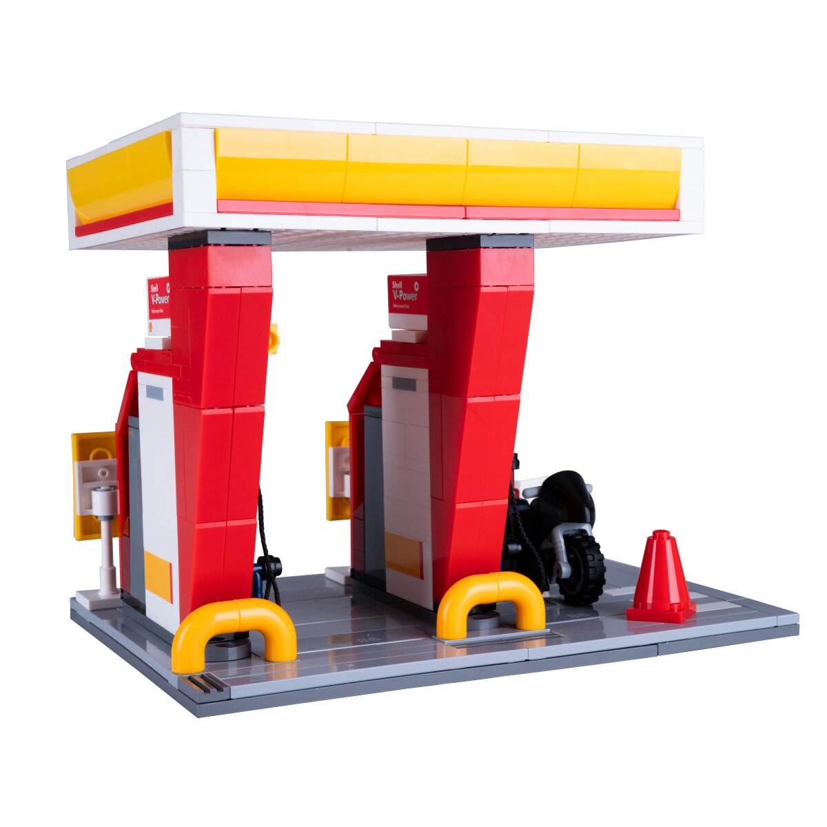 Lego benzinkút piros kutakkal, sárga tetővel és fekete motorral.