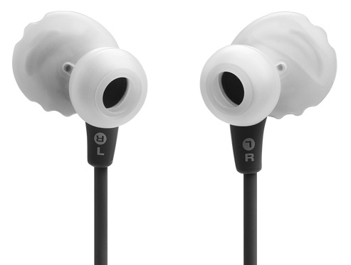 Para białych słuchawek dousznych z czarnym kablem i oznaczeniami L/P.