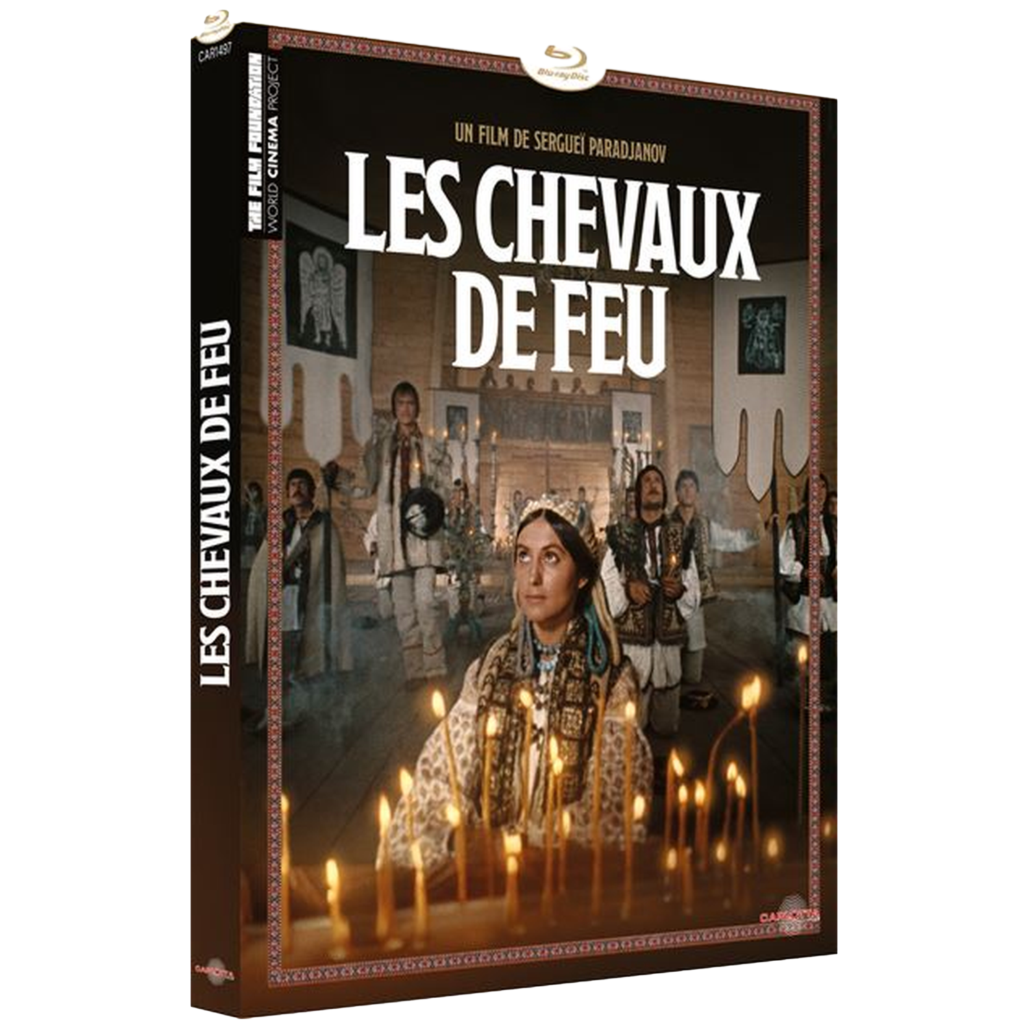 Une affiche de film avec une femme et des bougies devant des personnes en tenue traditionnelle.