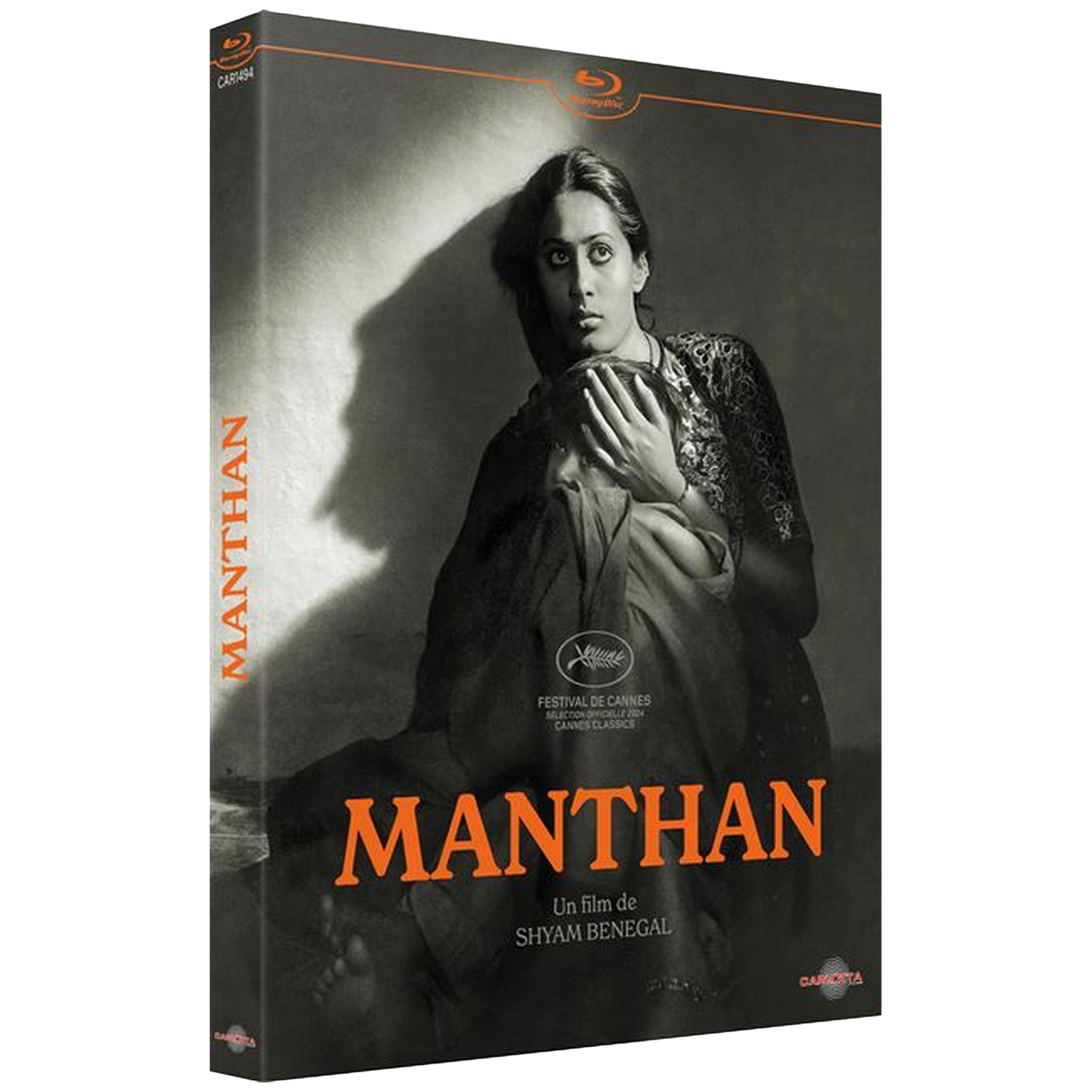 Couverture Blu-ray Manthan avec une femme tenant un enfant.