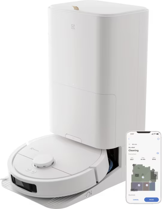 Egy fehér robotporszívó töltőállomással és egy okostelefonos alkalmazással, amely tisztítási térképet mutat.