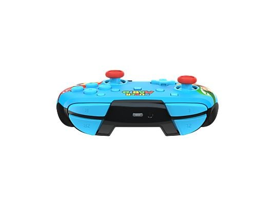 Un mando azul de Super Mario con joysticks y botones rojos.