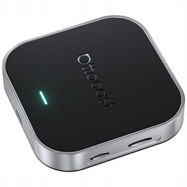 Czarny klucz sprzętowy Ottocast z srebrną krawędzią, świecącym zielonym światłem i gniazdami kart SD.