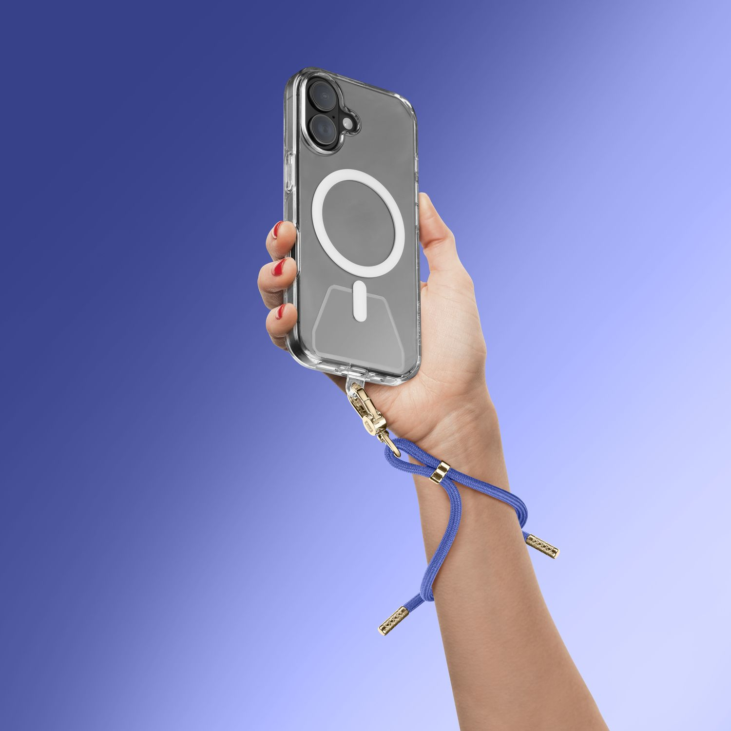 Una mano sostiene un teléfono transparente con cordón. Fondo degradado azul.