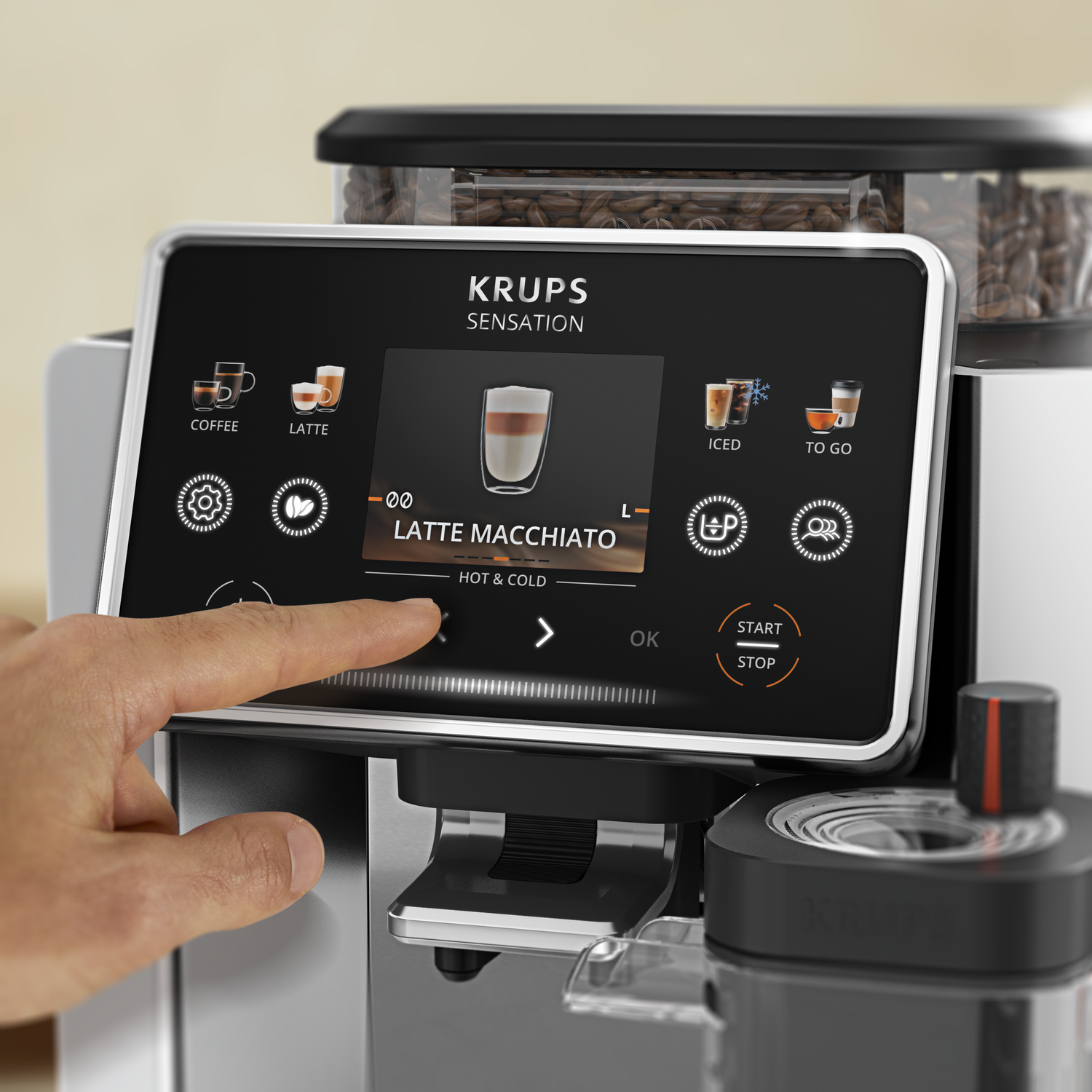 Een vinger raakt een KRUPS Sensation koffiezetapparaat scherm aan met Latte Macchiato opties.