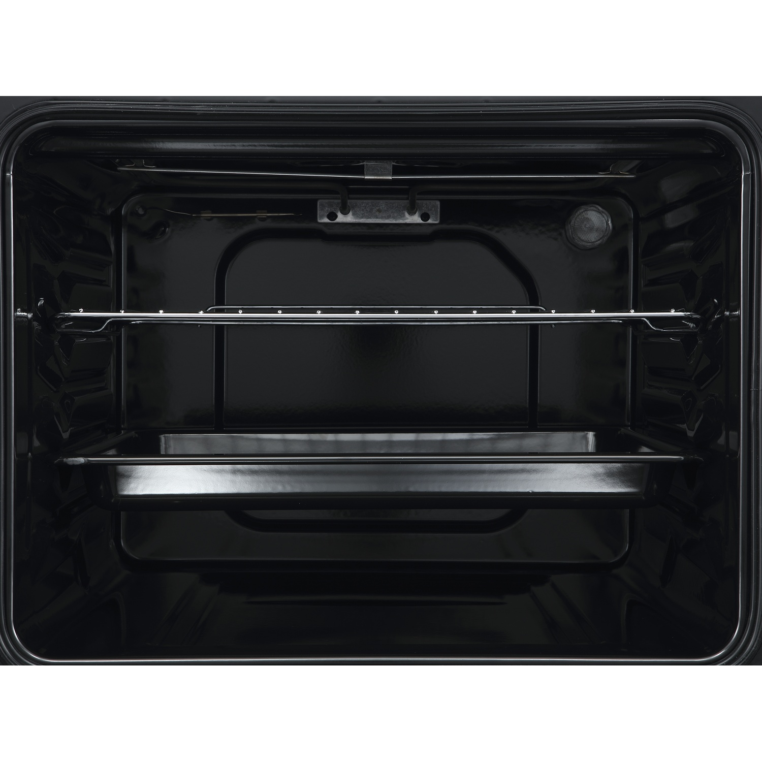 Interno di un forno nero con due ripiani e una griglia.