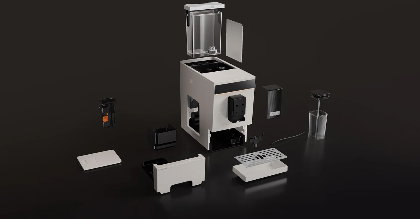 Rozłożony biały ekspres do kawy z akcesoriami na czarnym tle.