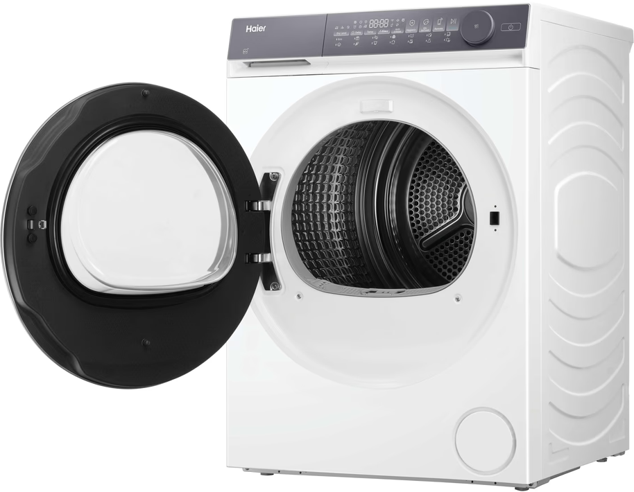 Eine weiße Haier Waschmaschine mit geöffneter schwarzer Tür und Trommel.