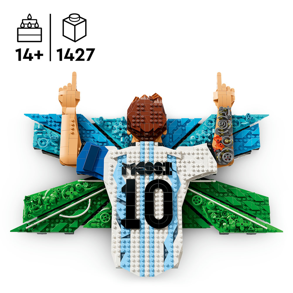 Lego-Figur von Messi mit Trikot Nr. 10, umgeben von blauen und grünen Bausteinen.