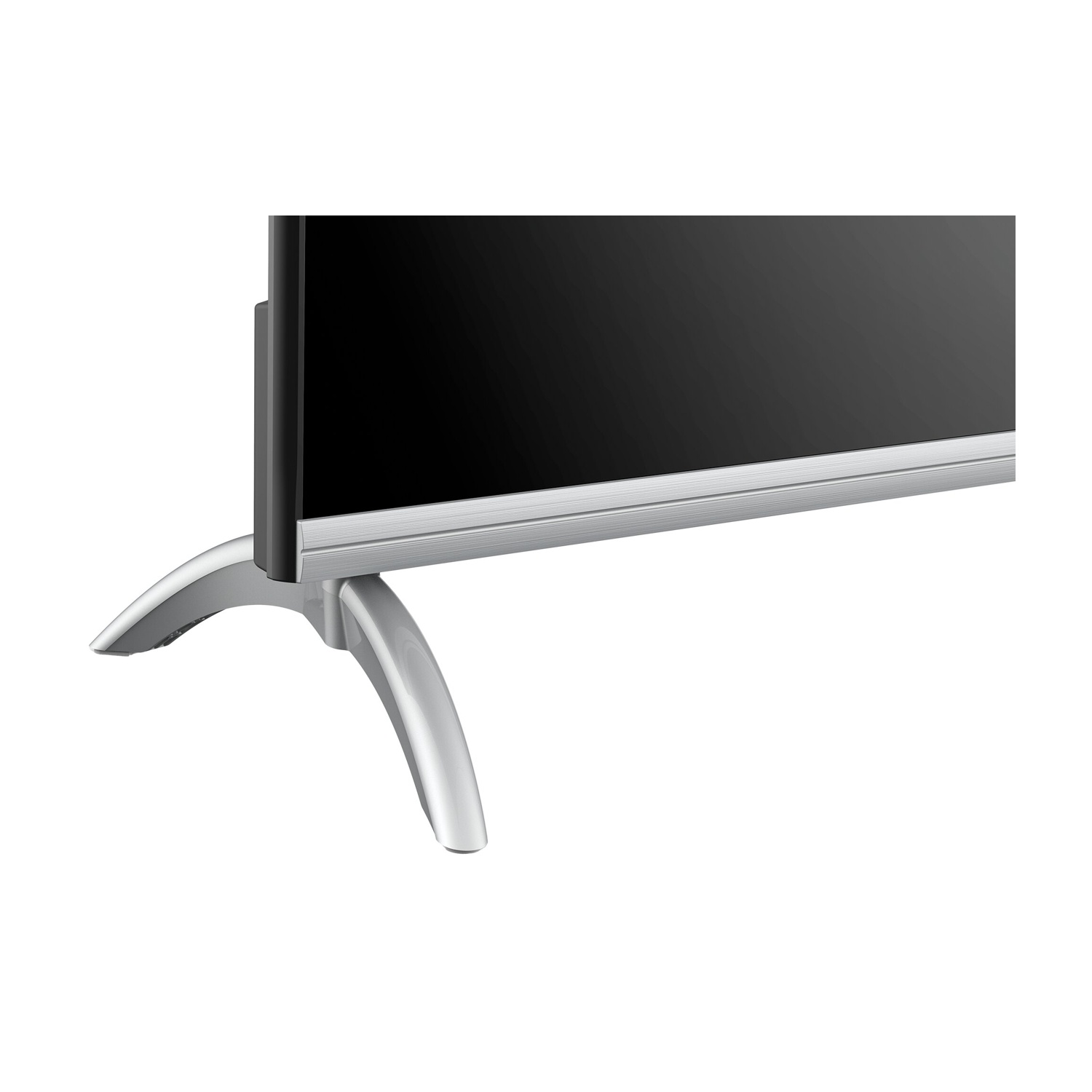 Primo piano della parte inferiore di una TV con supporto argentato su sfondo bianco.