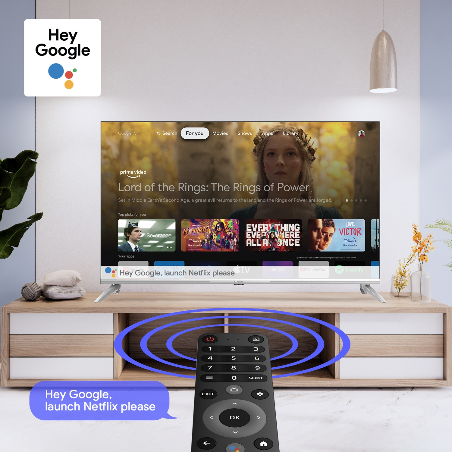 Una TV mostra la schermata principale di Google TV con "Il Signore degli Anelli". Un telecomando è visibile.