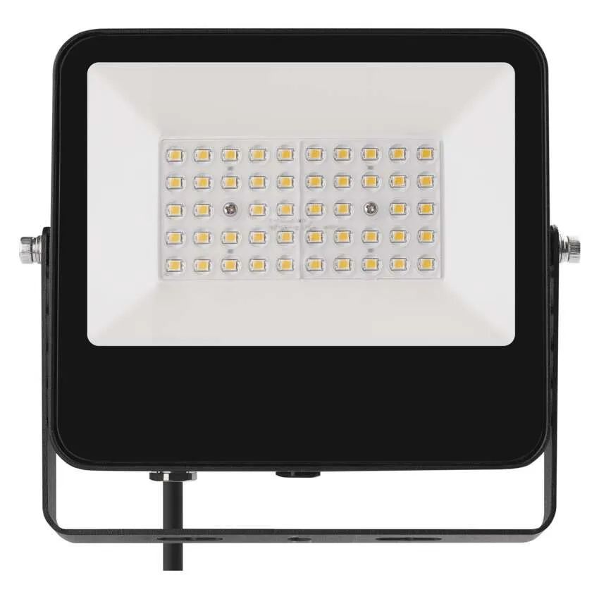 Fekete LED-es reflektor fehér fényvisszaverővel és sok kis sárga lámpával.