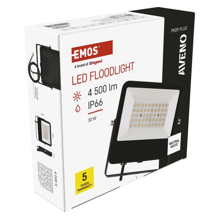 Egy fekete Emos LED-es reflektor csomagolása technikai részletekkel.