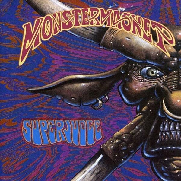 Albumcover mit einem dämonischen Wesen und psychedelischem Hintergrund. "MONSTERMAGNETT" und "SUPERJUDGE".