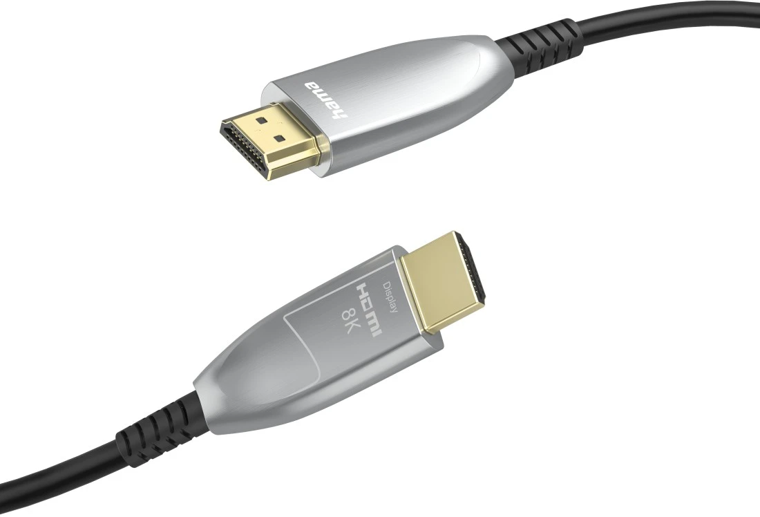 Deux câbles HDMI avec connecteurs argentés et marquage « 8K » sur fond blanc.