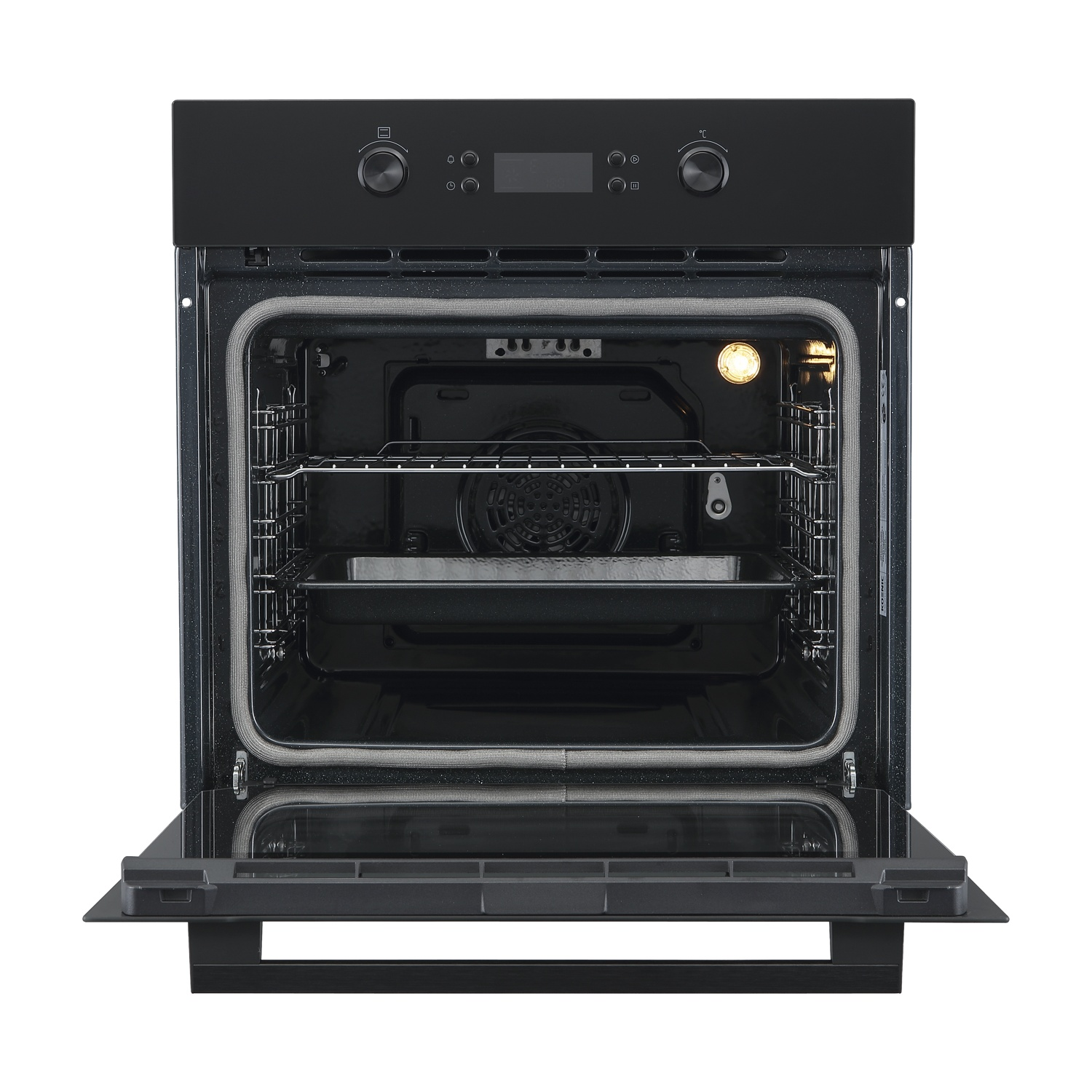 Un forno da incasso nero con la porta aperta, illuminato all'interno.