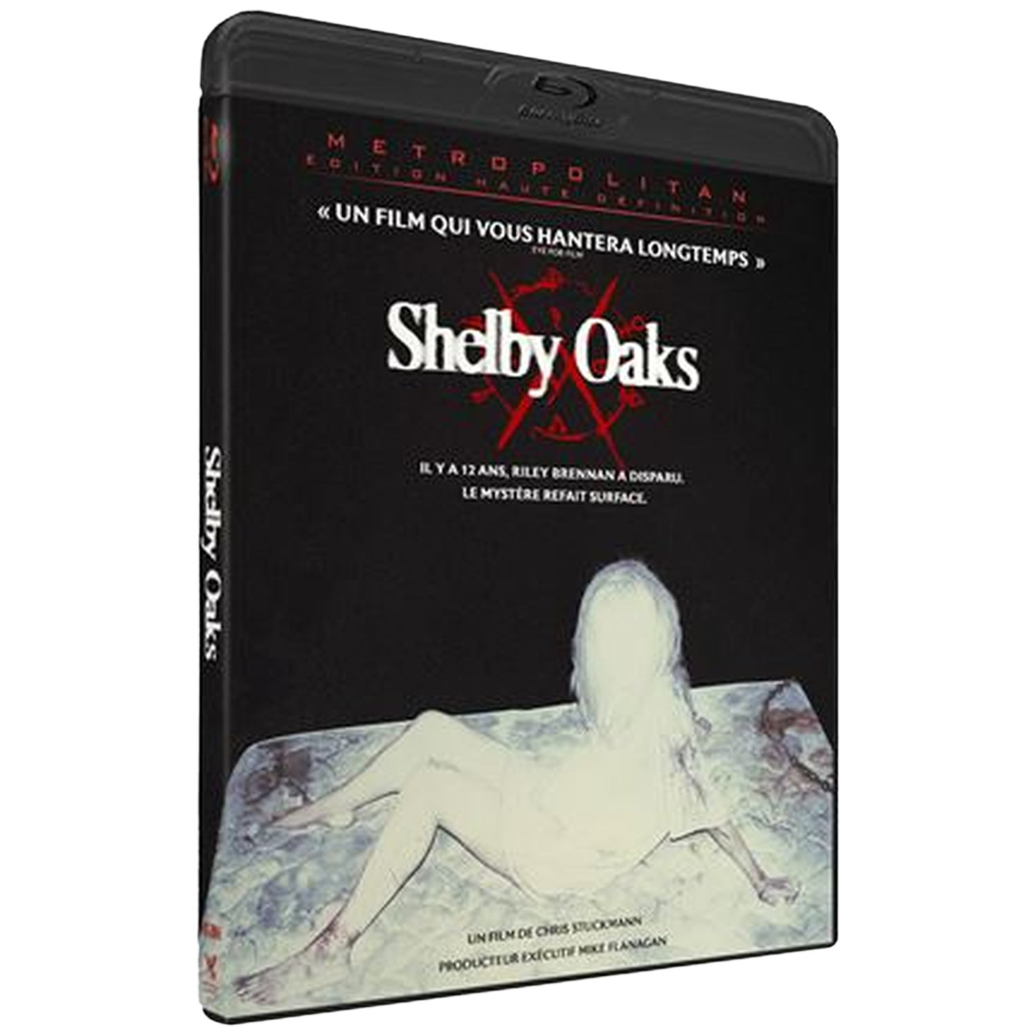 Blu-ray hoes: "Shelby Oaks" met een spookachtige figuur op een matras.