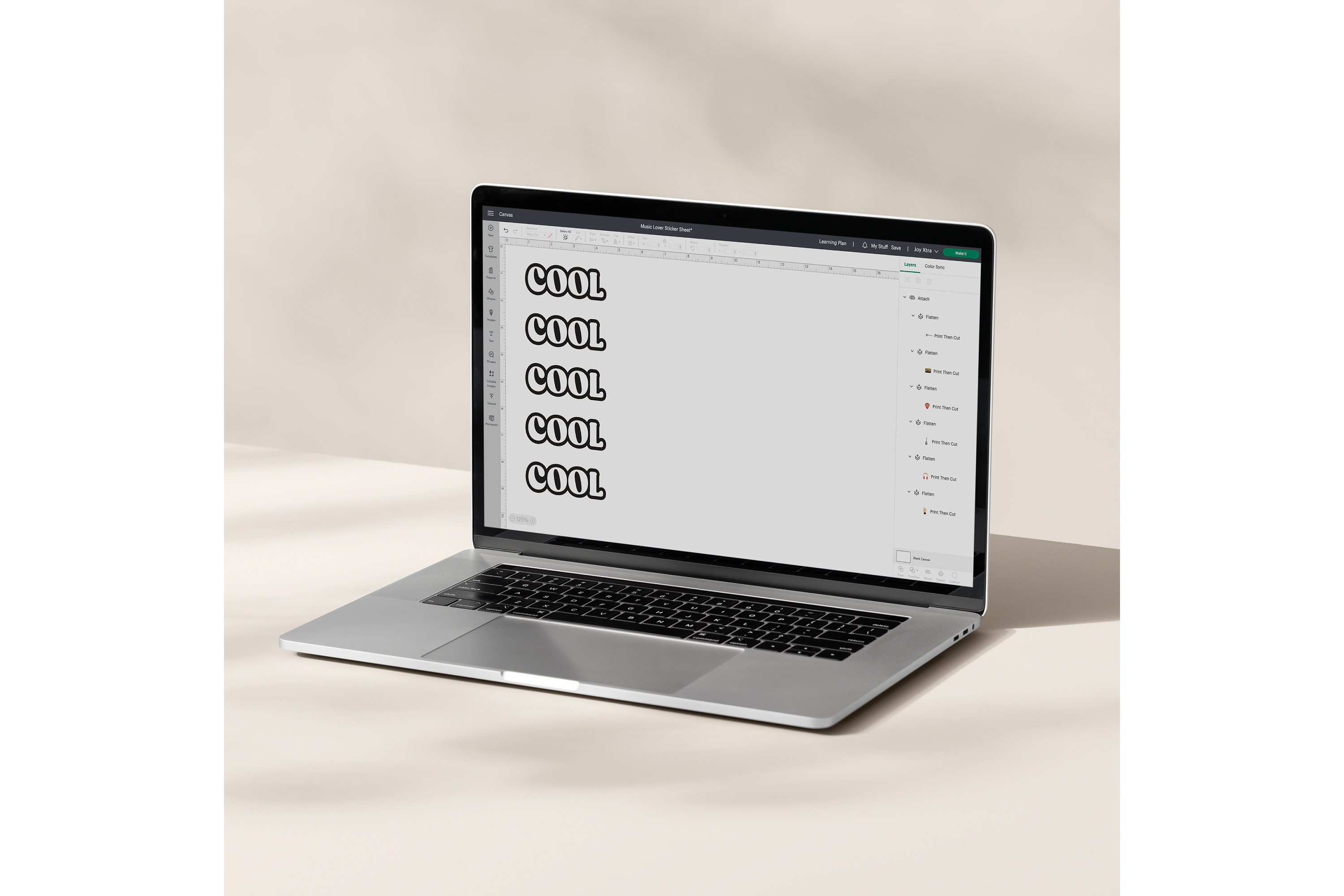 Una laptop muestra la palabra 'COOL' repetida seis veces en pantalla.