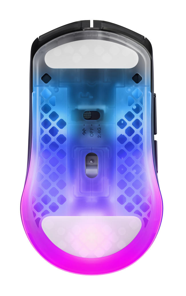 Spód przezroczystej myszy gamingowej z niebiesko-fioletowym podświetleniem RGB.
