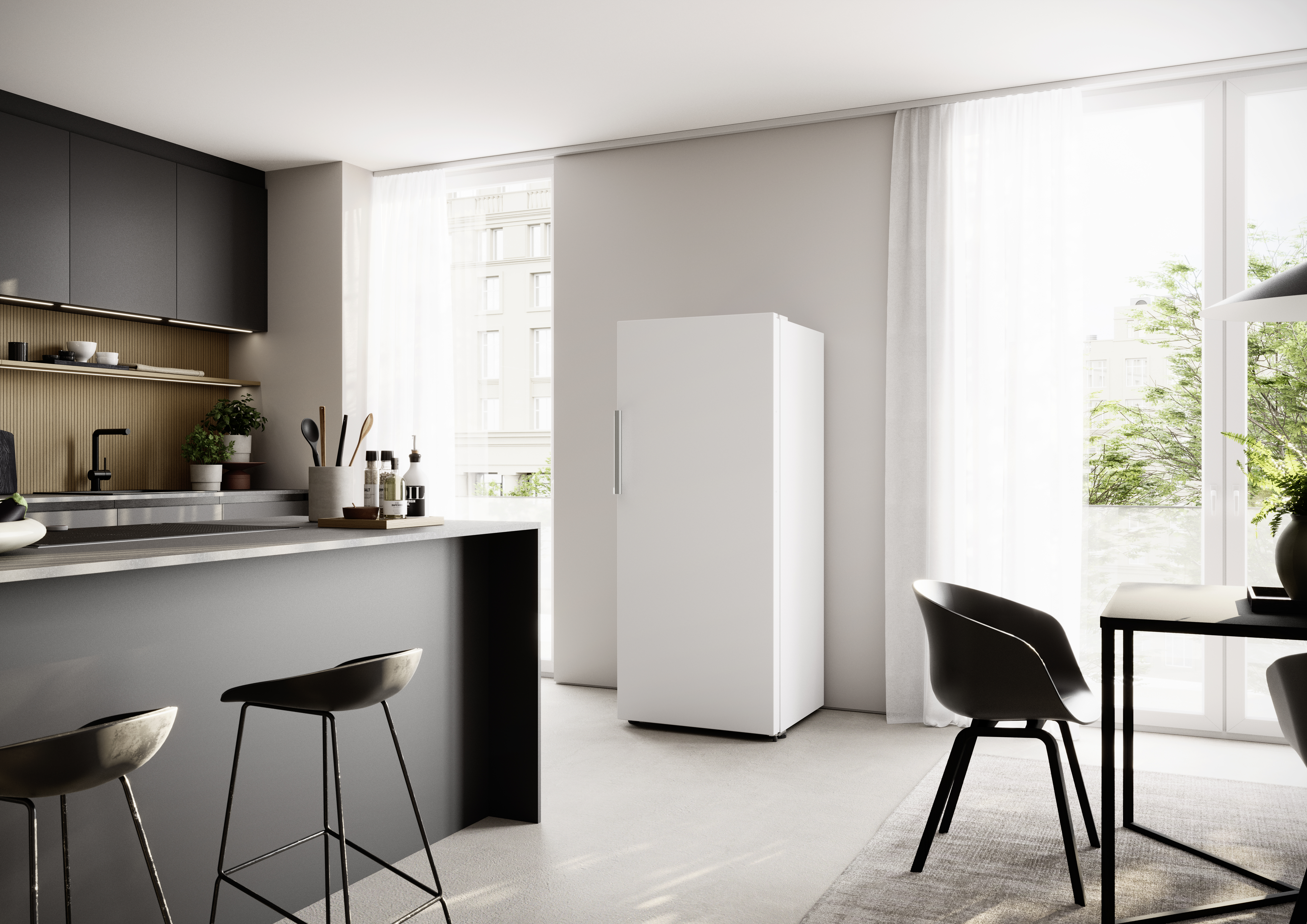 Moderne Küche mit Insel, Barhockern, weißem Kühlschrank und Essbereich.