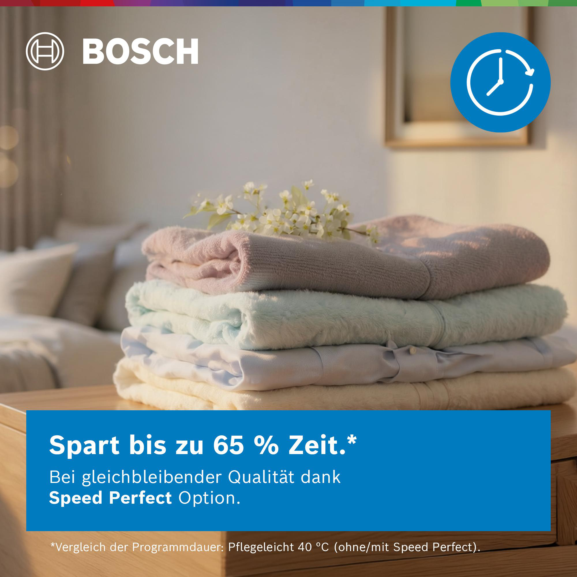Gestapelte Kleidung mit Blumen und Bosch Logo. Spart Zeit.
