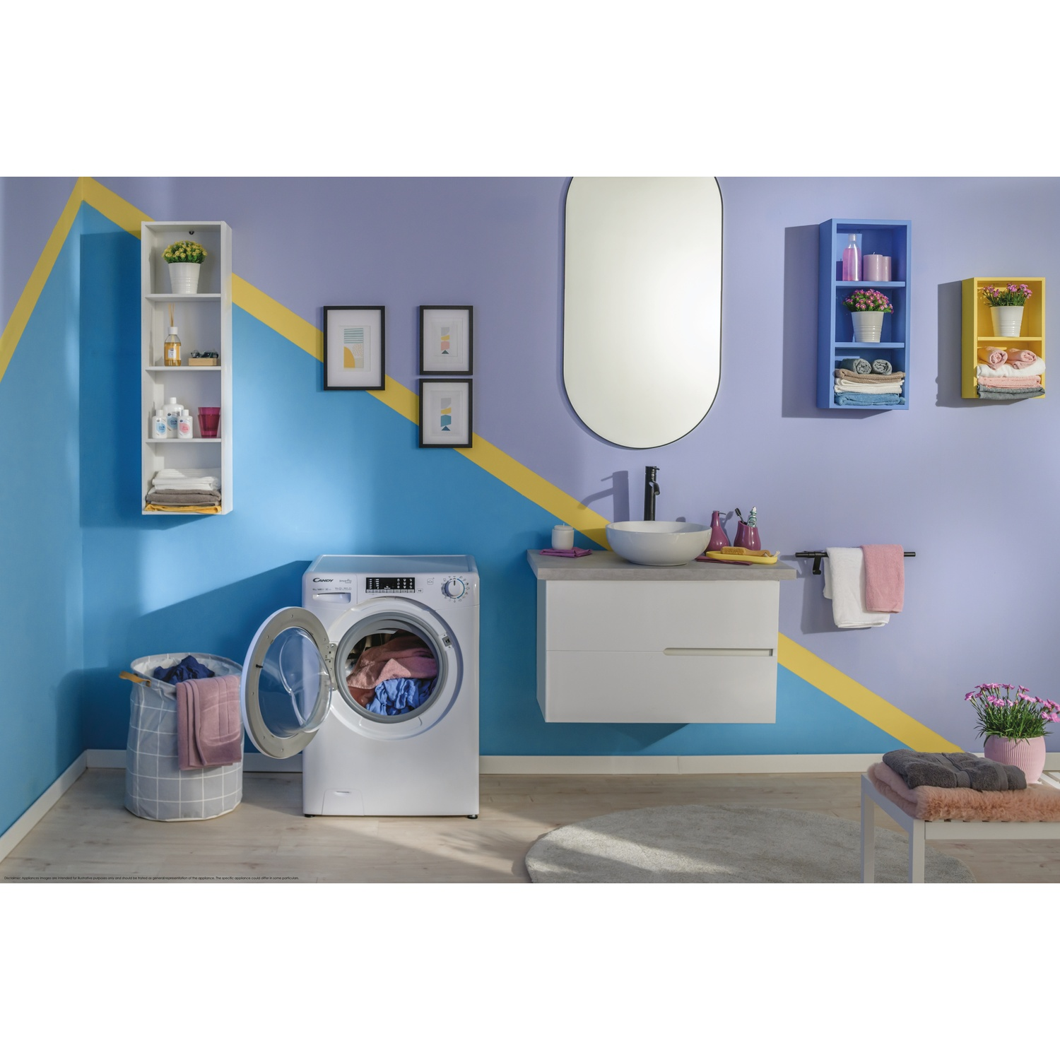 Un bagno con lavatrice, cesto per la biancheria, lavandino e specchio.