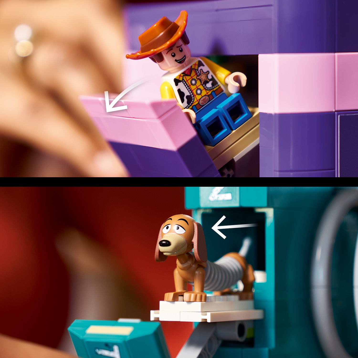 Lego Woody siede in un edificio viola e rosa, Slinky Dog si trova in una struttura turchese.