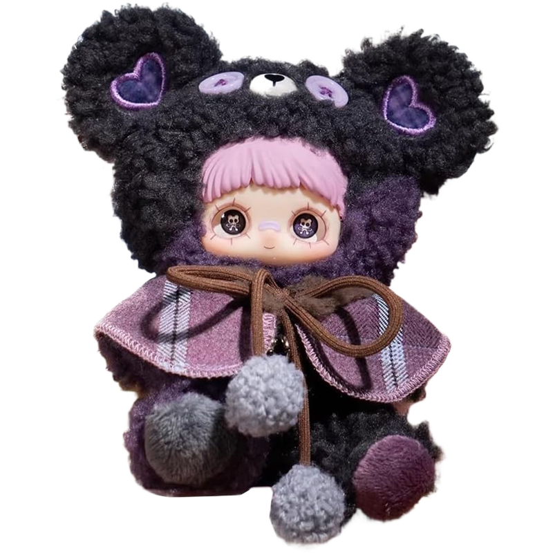 Ein flauschiger Bär mit lila Herzen und ein Mädchen mit rosa Haaren.