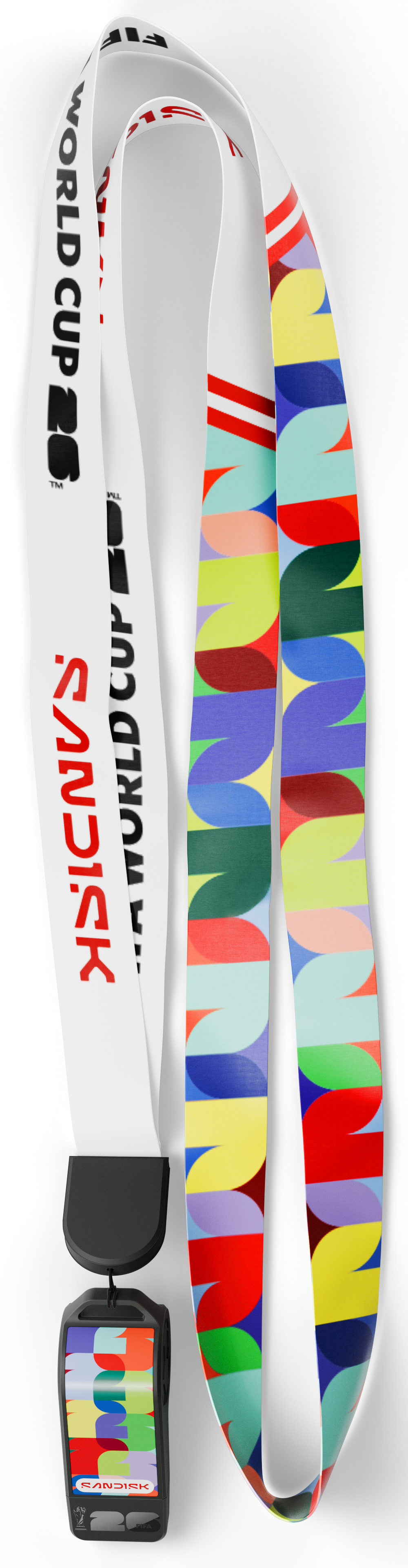 Ein weißes Lanyard mit „Sandisk“ und „World Cup 26“ sowie ein buntes Band.