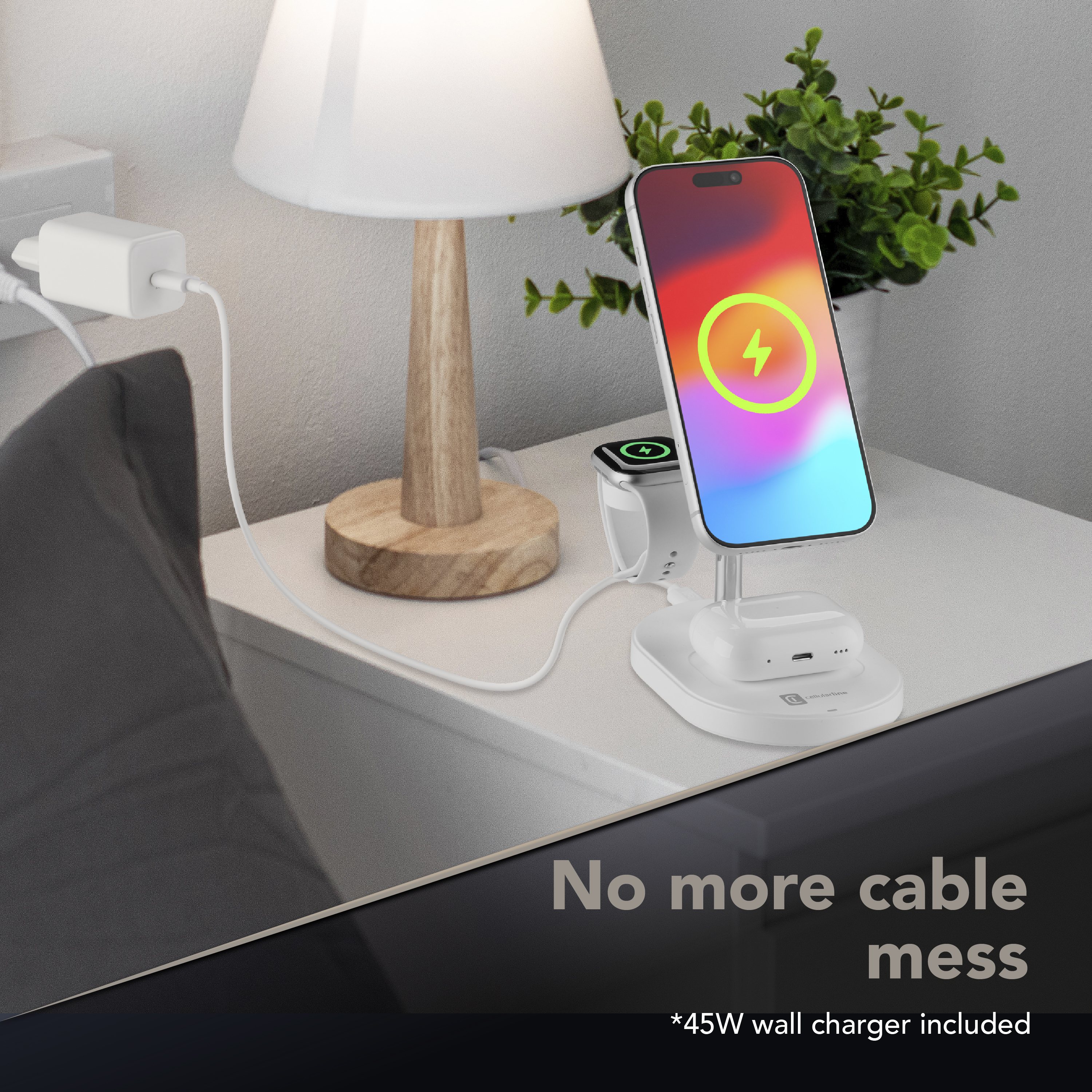 Un smartphone, un smartwatch y auriculares cargando en un soporte de carga.