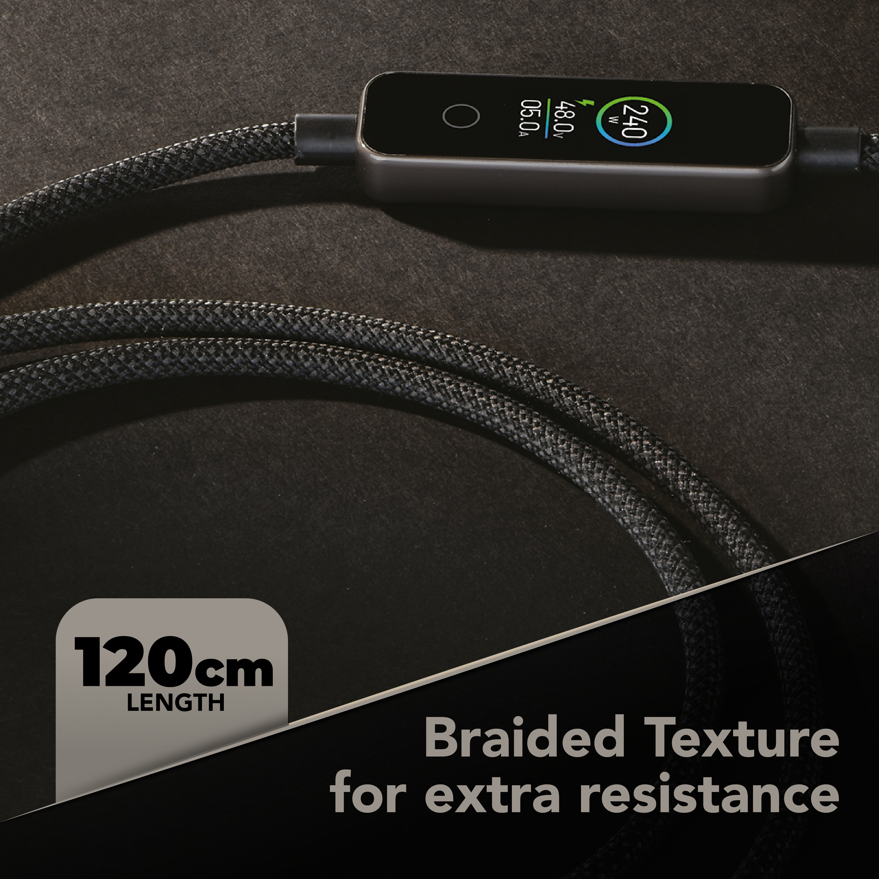 Un cable negro trenzado con pantalla digital que muestra 240W.