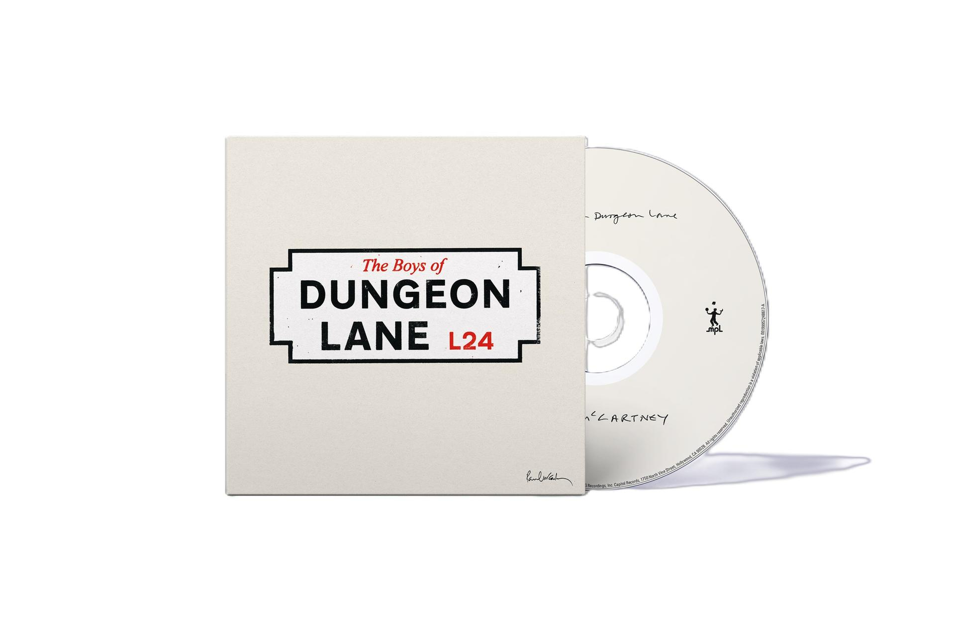 CD-albumhoes "The Boys of Dungeon Lane L24" naast de CD.