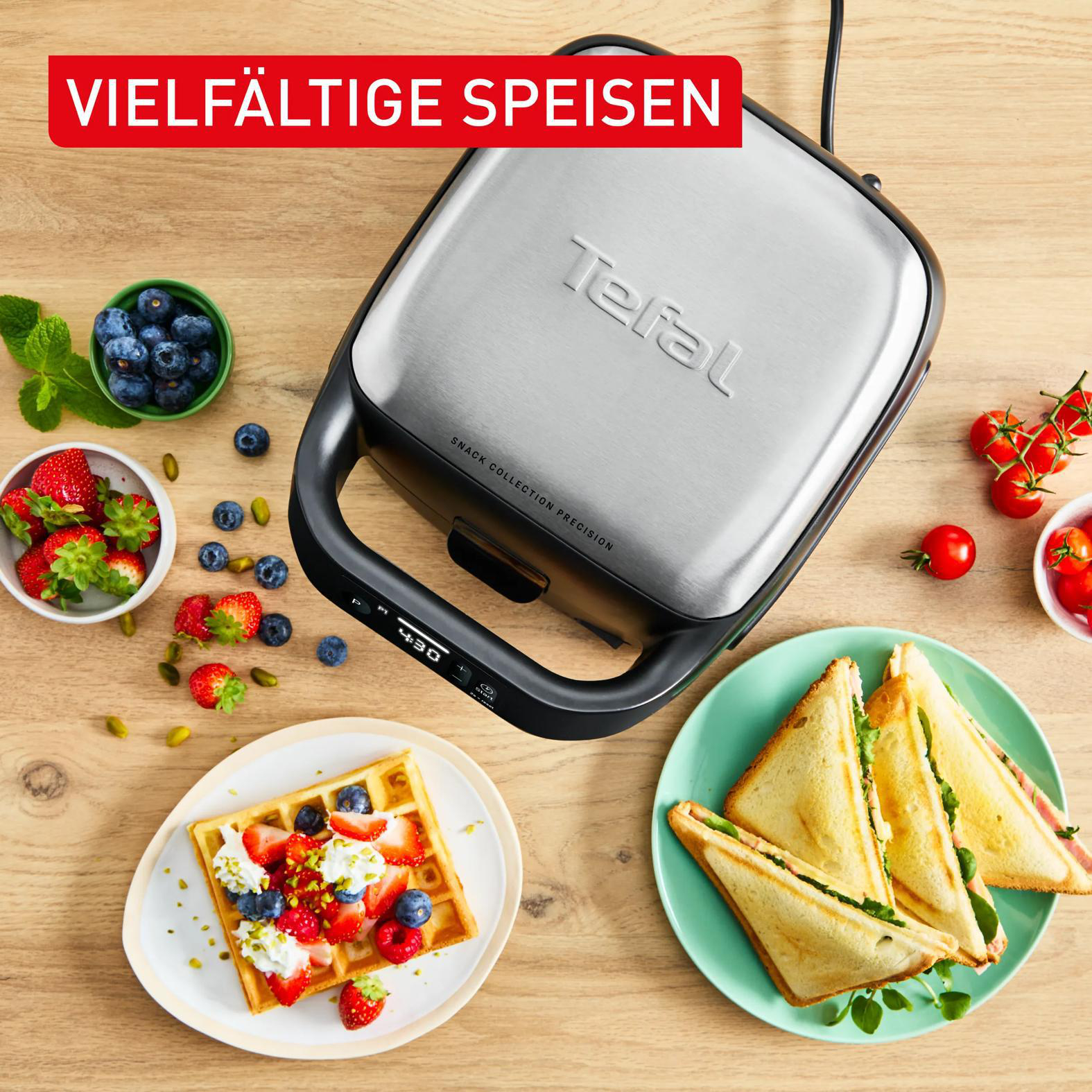 Tefal Sandwichmaker mit Waffeln, Sandwiches, Beeren und Kirschen.