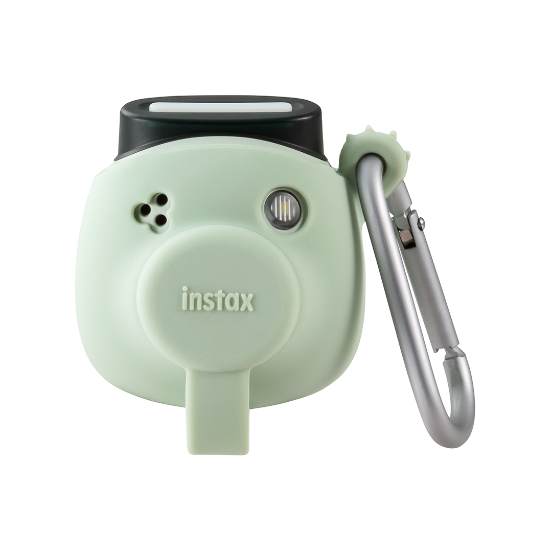 Gümüş karabinalı açık yeşil Instax kamera, arka görünüm.