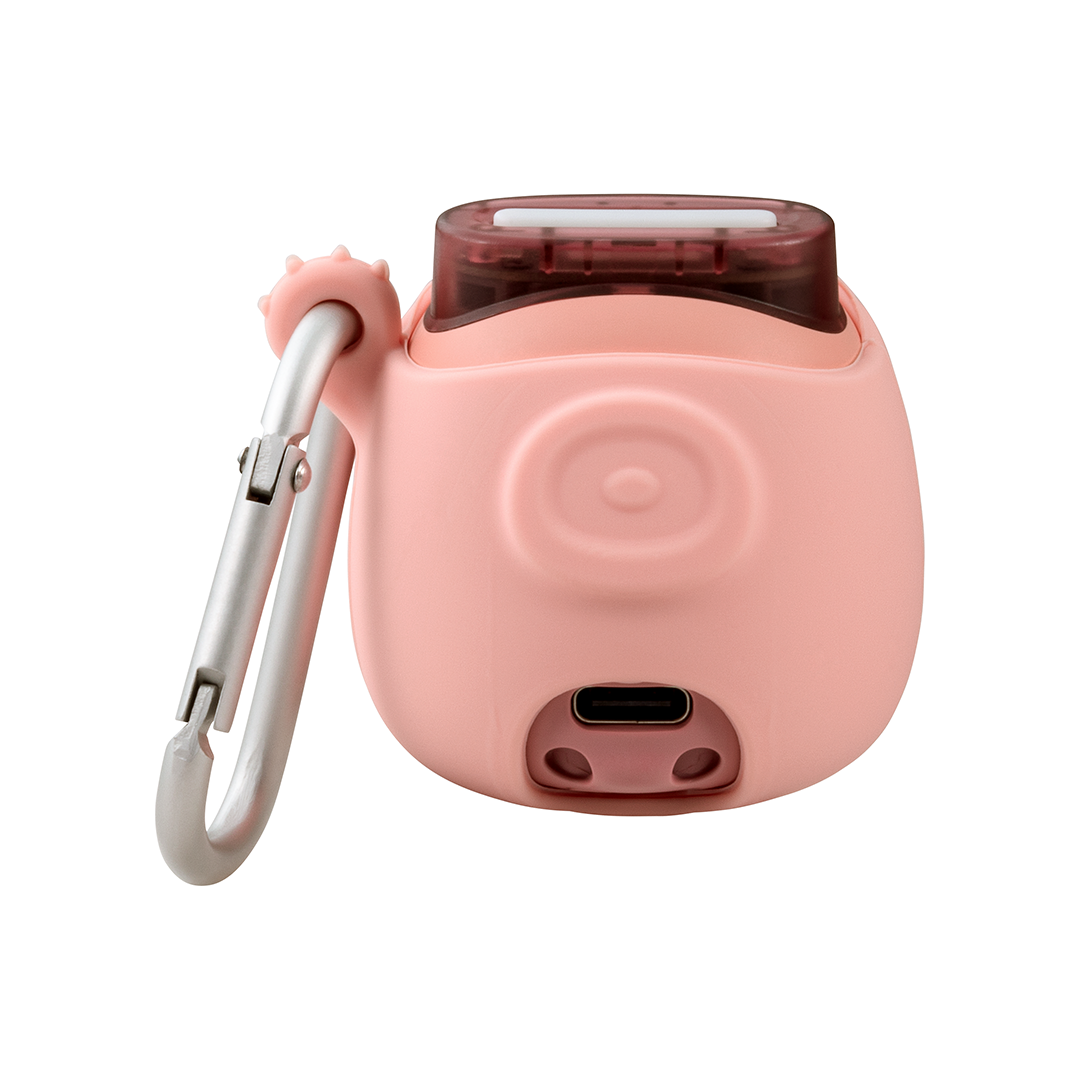 Karabina ve USB bağlantı noktasına sahip pembe hayvan figürlü takı.