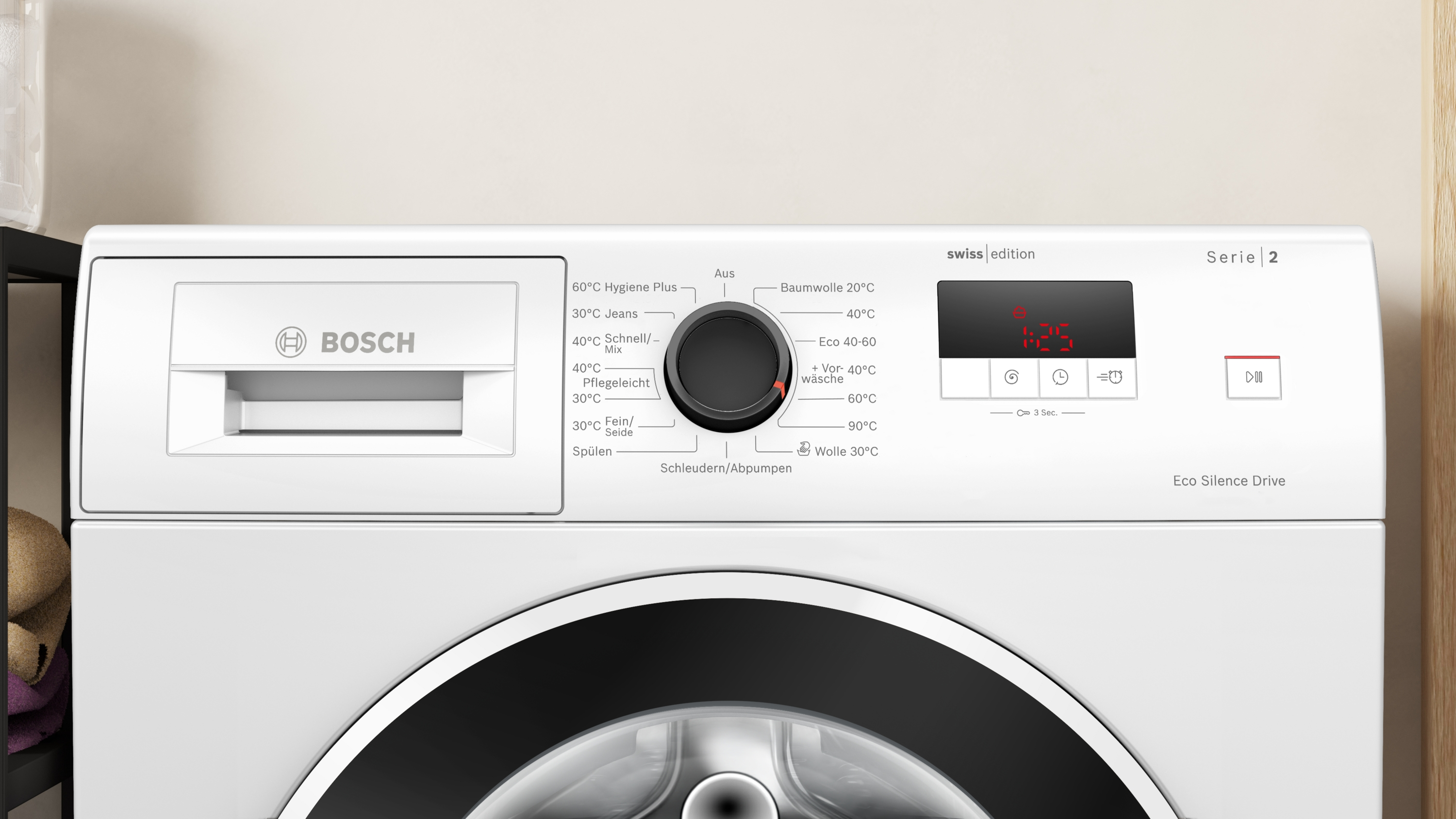 Eine weiße Bosch Waschmaschine mit Bedienfeld und Display.