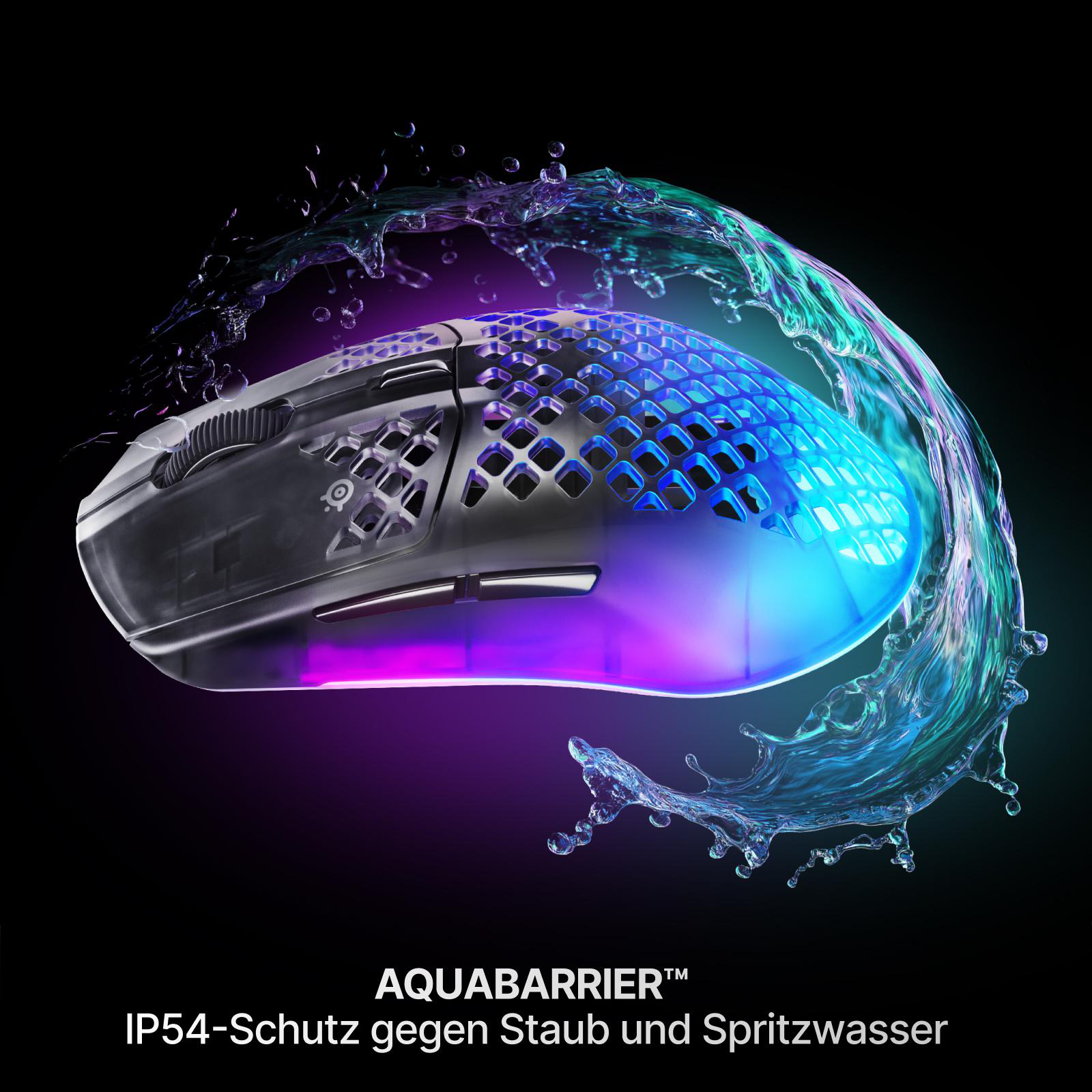 Eine graue Maus mit blau-violetter Beleuchtung, umspült von Wasser.