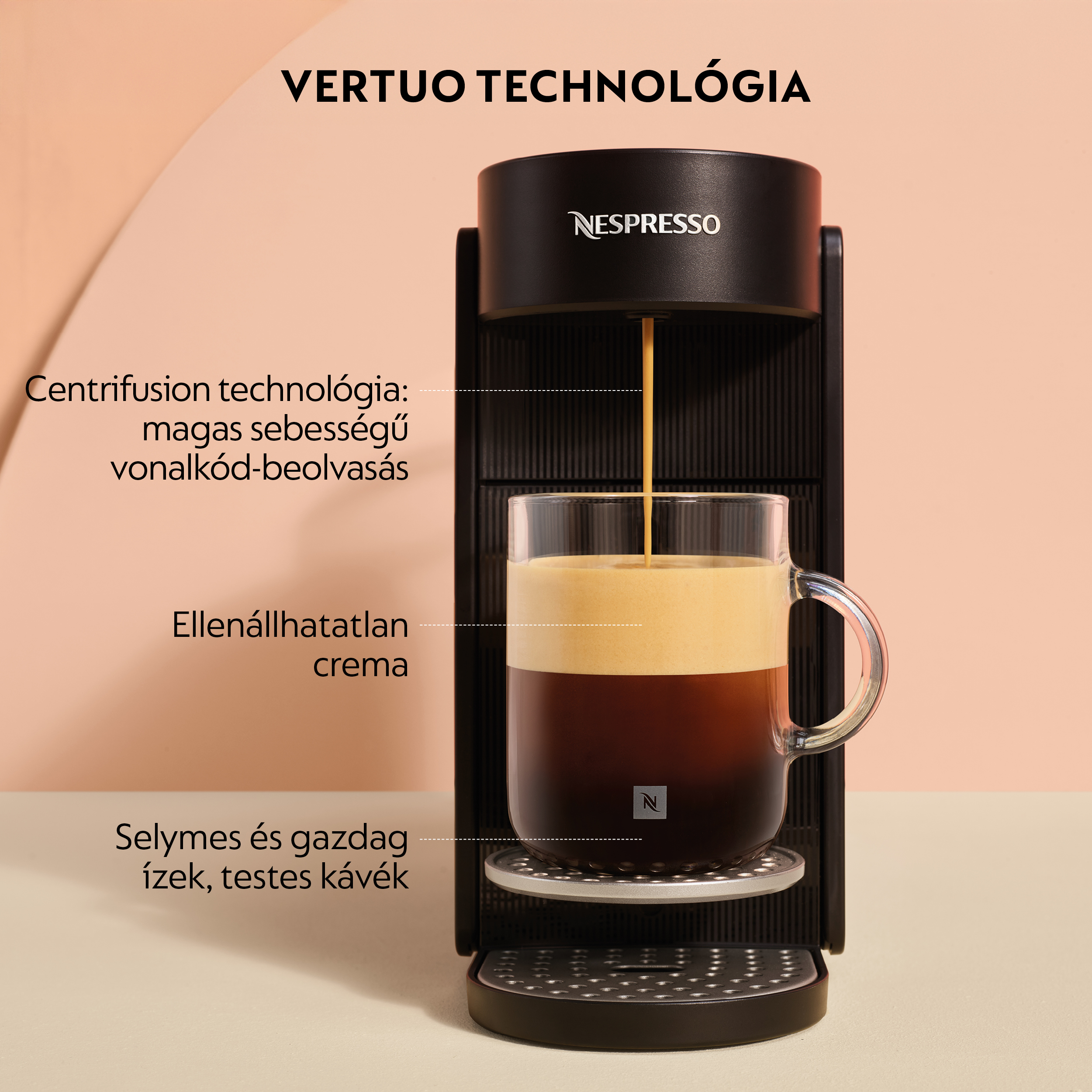 Egy Nespresso Vertuo kávéfőző krémes habos kávét főz egy pohárba.