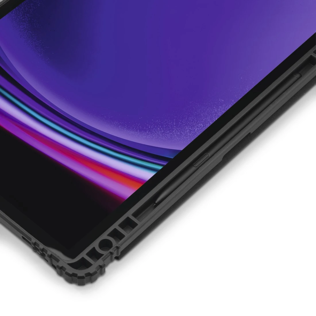 Une tablette noire avec une lunette sombre et un fond d'écran coloré. Un stylet est visible.