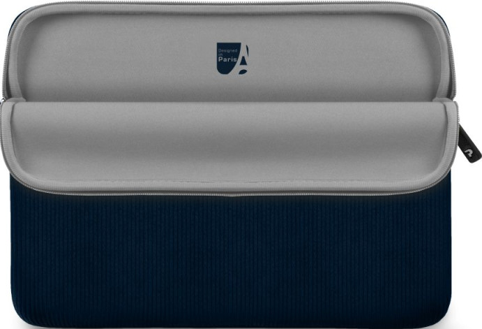 Custodia blu scuro aperta con fodera grigia. Logo in alto.