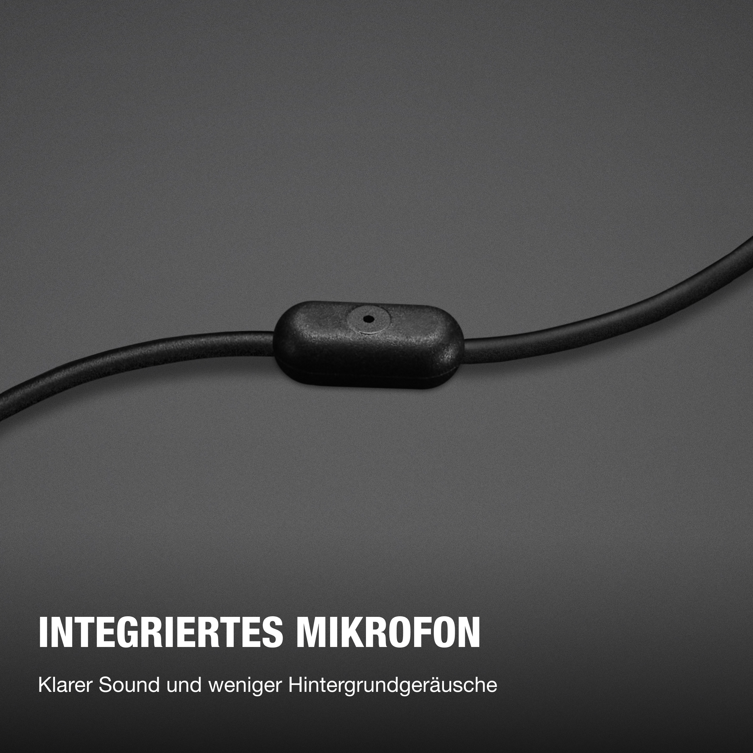 Schwarzes Kabel mit integriertem Mikrofon auf dunklem Hintergrund.