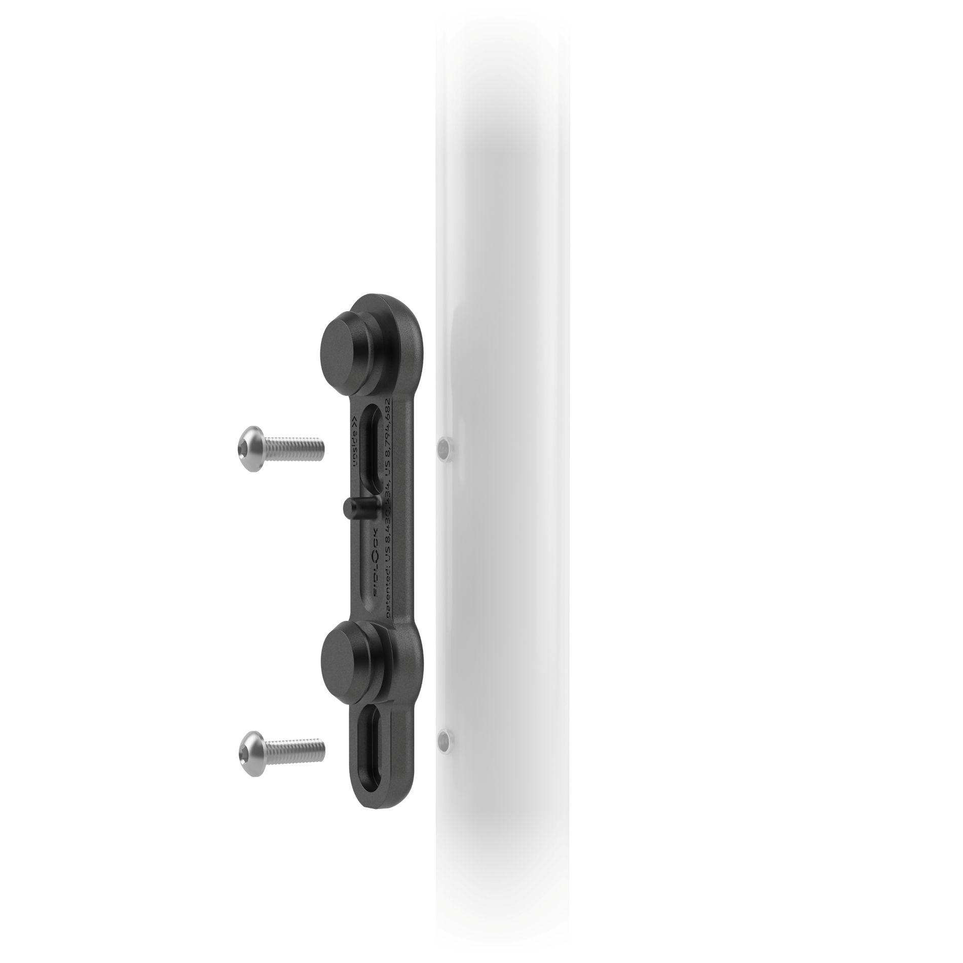 Ein schwarzer magnetischer Halter mit zwei Schrauben auf einem weißen Rohr.