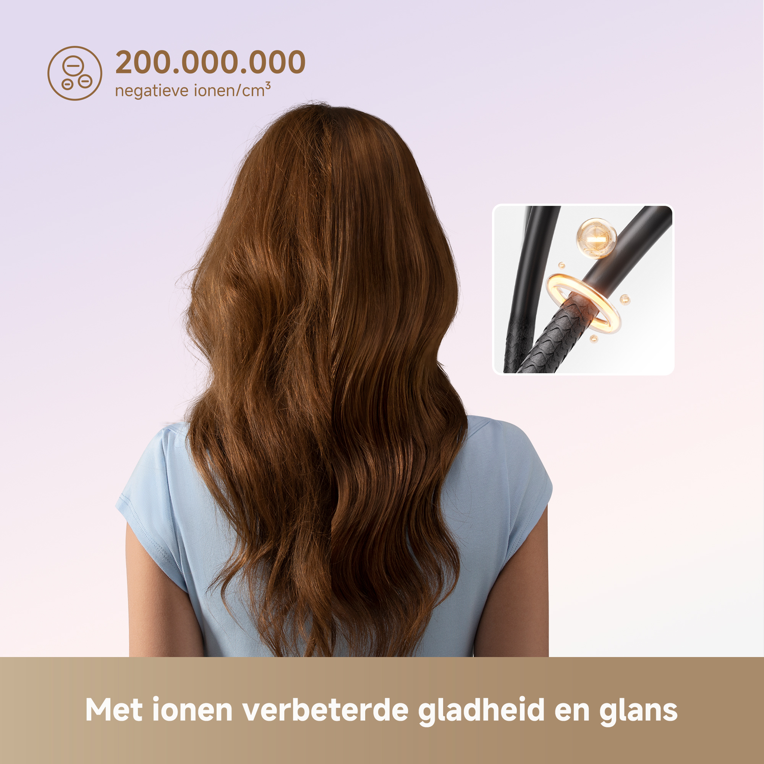 Achterkant van een vrouw met bruin haar, behandeld voor gladheid en glans.
