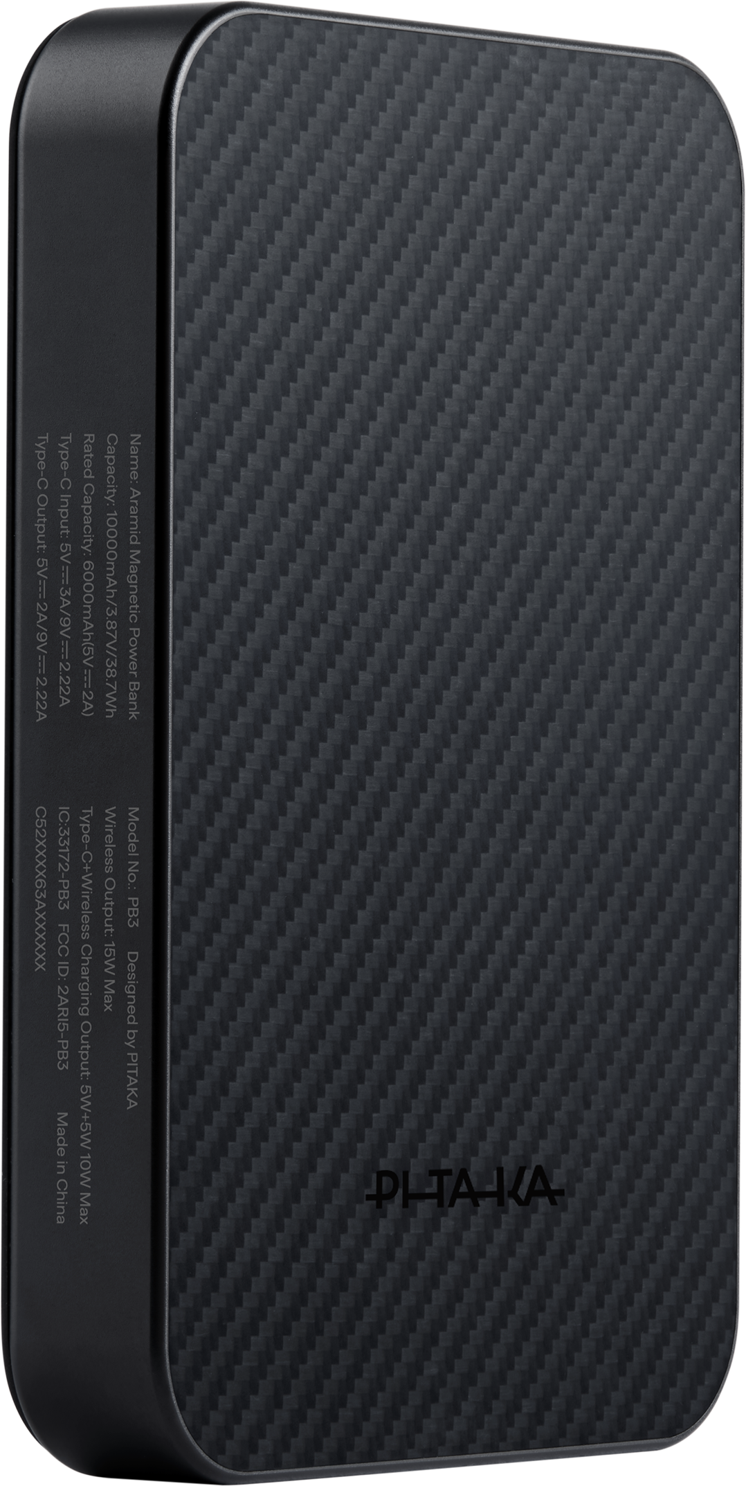 Fekete szénszálas minta PITAKA powerbankon, szöveges részletekkel.