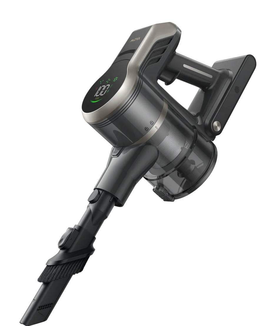 Ciemny, bezprzewodowy odkurzacz ręczny z cyfrowym wyświetlaczem i szczotką.