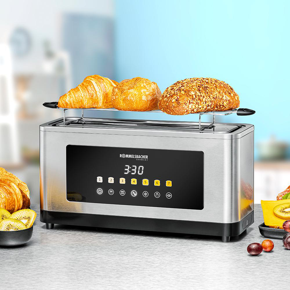 Edelstahl-Toaster mit Brötchenaufsatz und drei Brötchen, digitaler Anzeige.