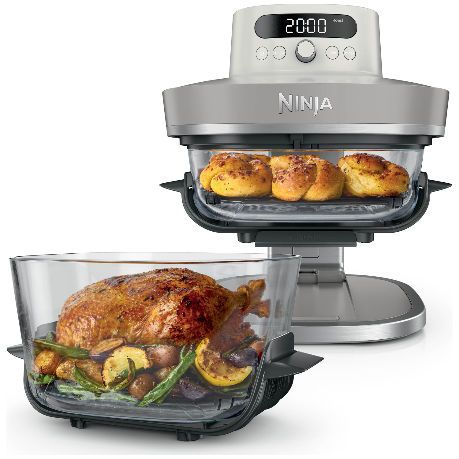 Ninja airfryer oven met geroosterde kip en groenten, en broodjes erin.