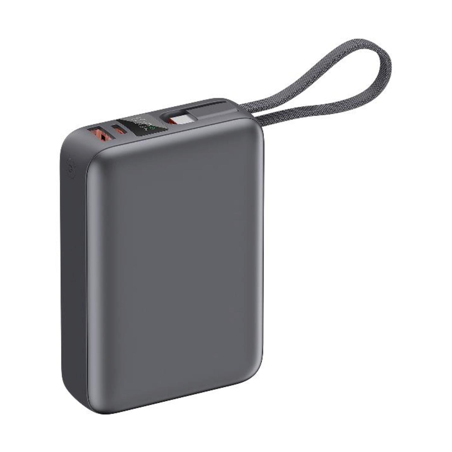 Power bank grigio compatto con cordino e display digitale, sfondo bianco.